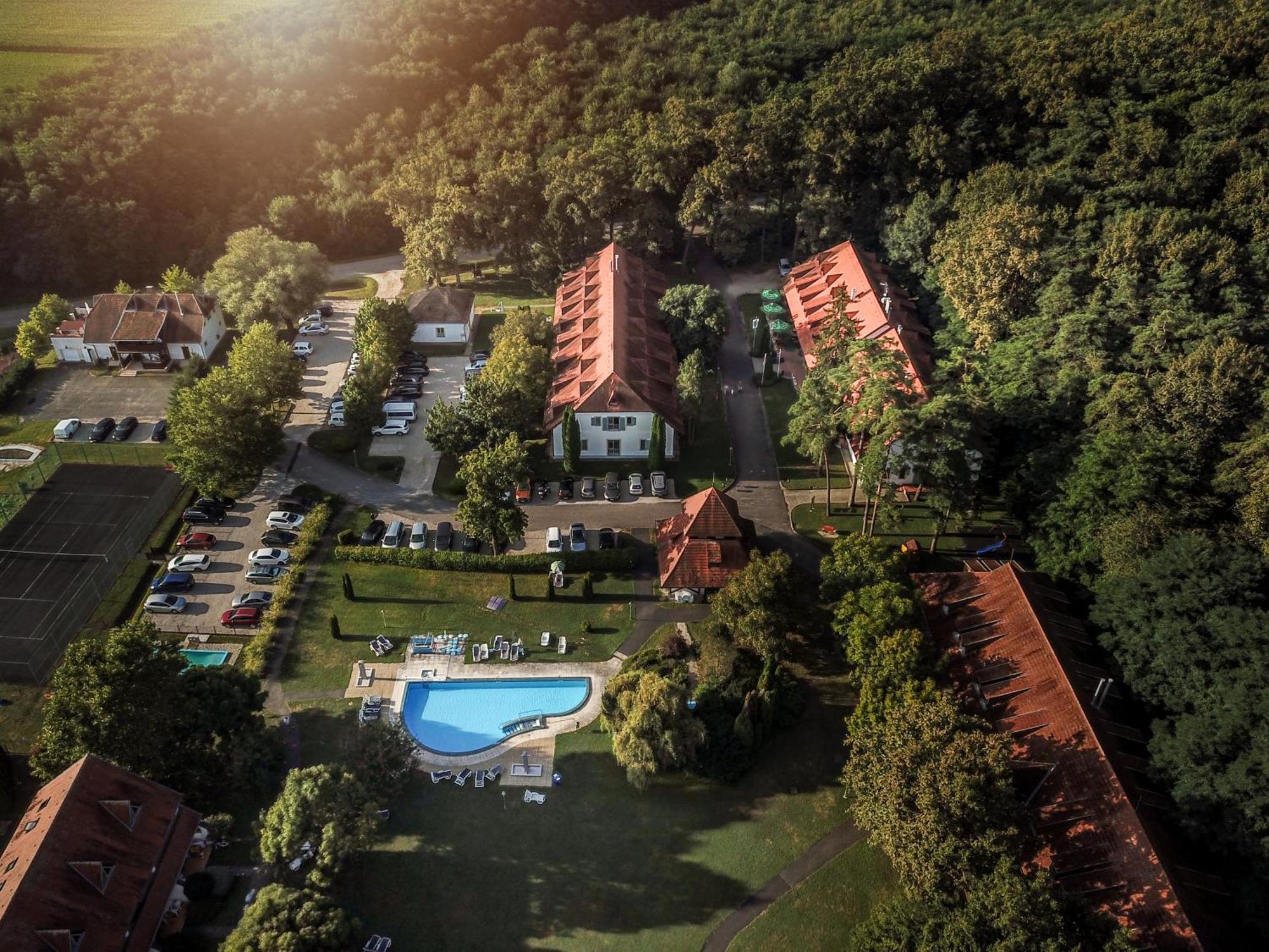 Abbazia Country Club Hotel Nemesnép Buitenkant foto