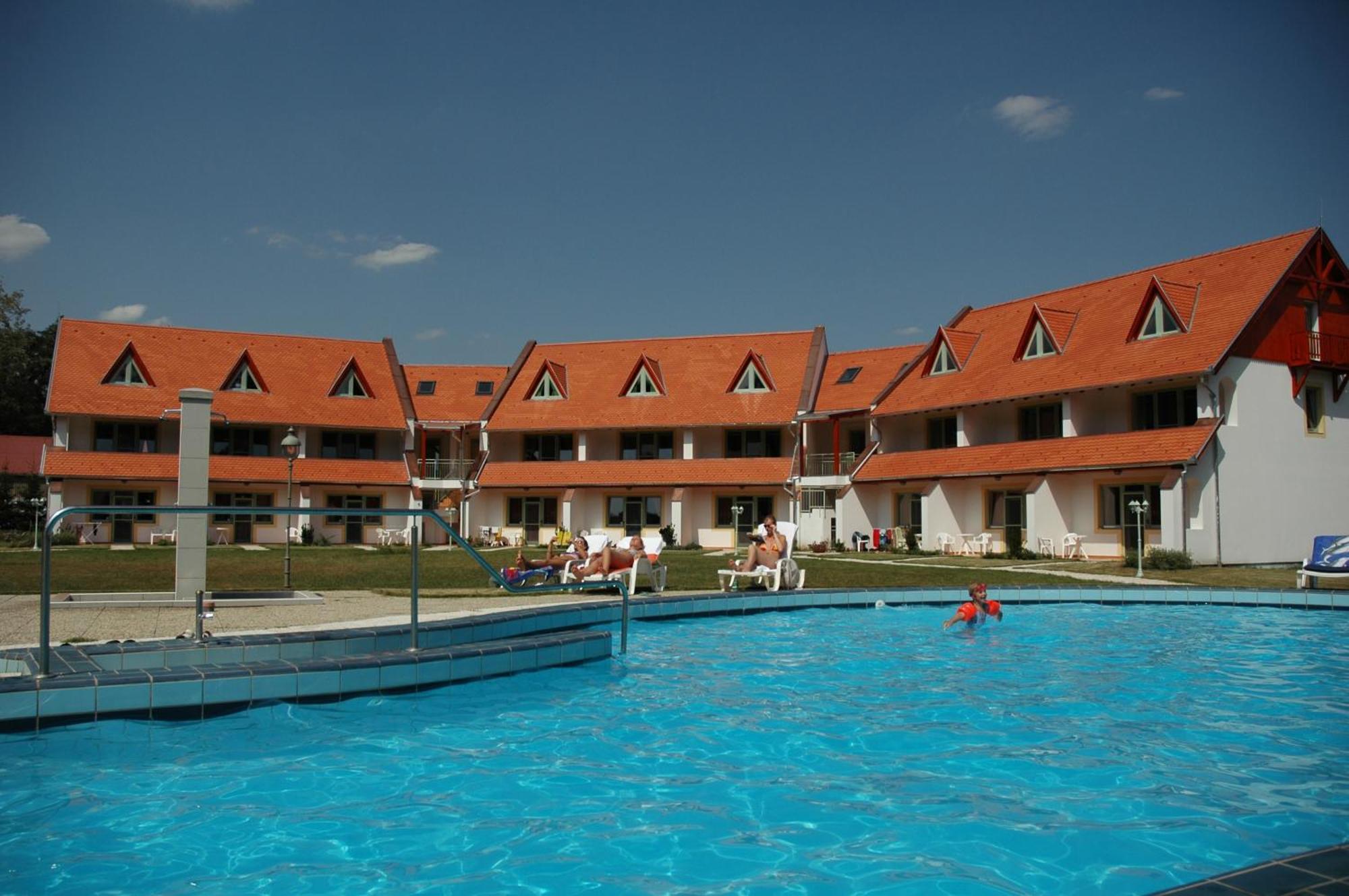 Abbazia Country Club Hotel Nemesnép Buitenkant foto